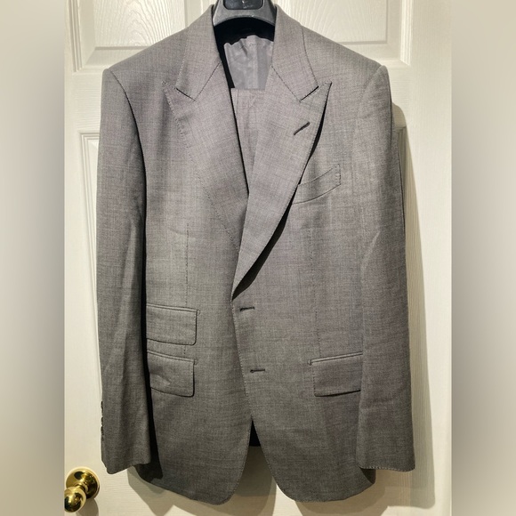 TOM FORD classic medium gray peak lapel 2 piece suit 40 50 - Picture 9 of 11